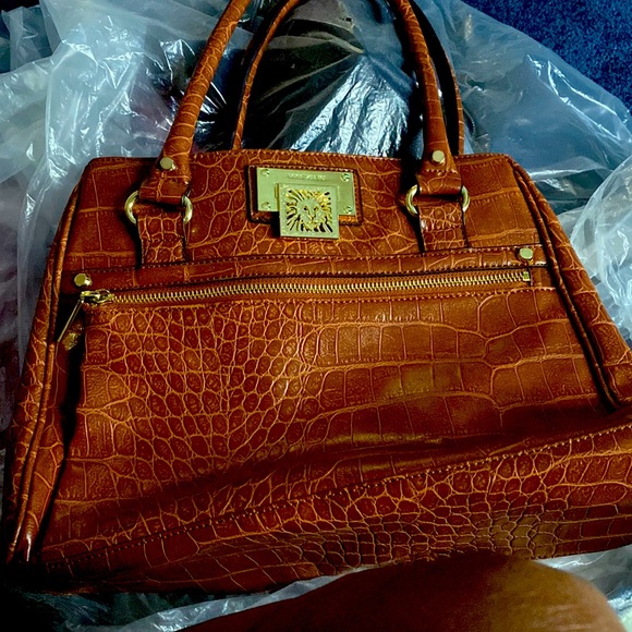 Almost New ANNE KLEIN,LADIES POCKETBOOK, SO NICE GOING FAST.